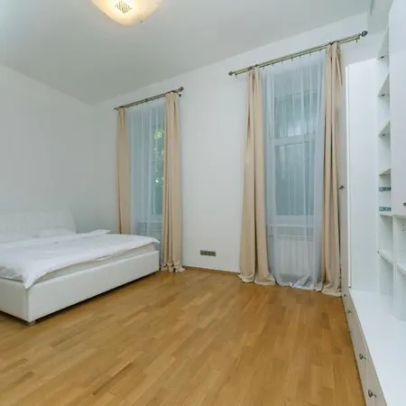 музейний провулок 4к Apartment Kyiv